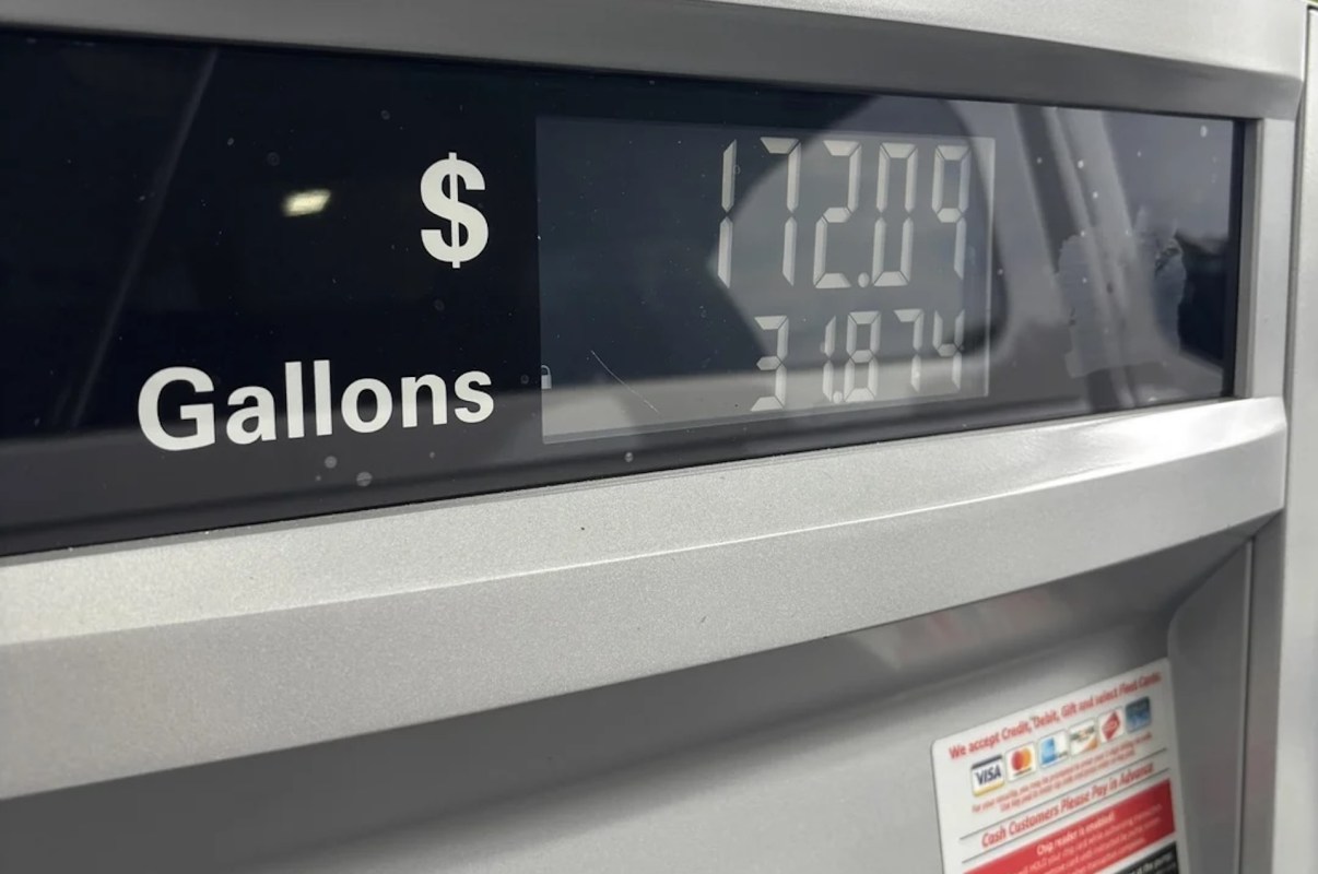 A gas pump display showing a price of $172.09 and a total of 31.874 gallons.