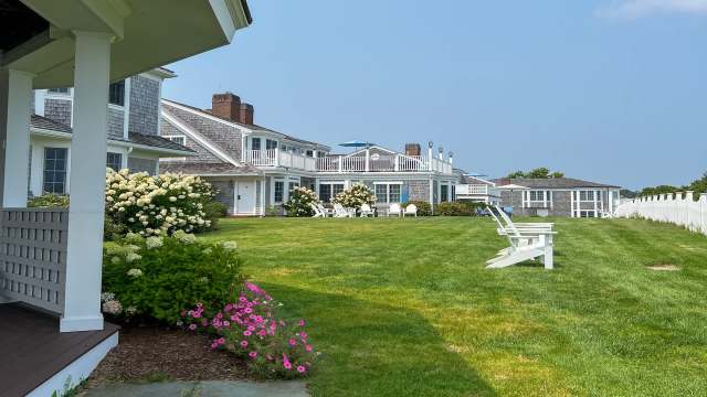 In New York, Hamptons homebuyers pay oceanfront prices for inland estates