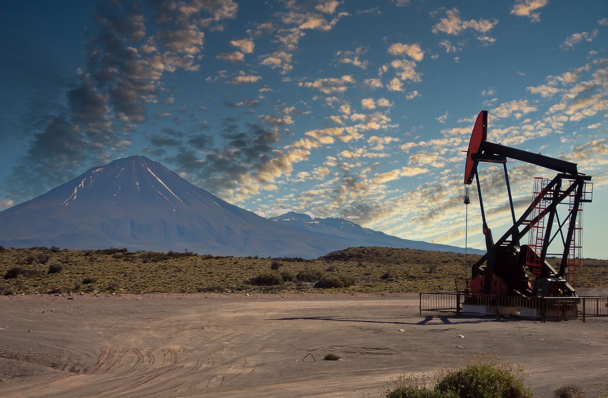 An oil pump near a mountain.