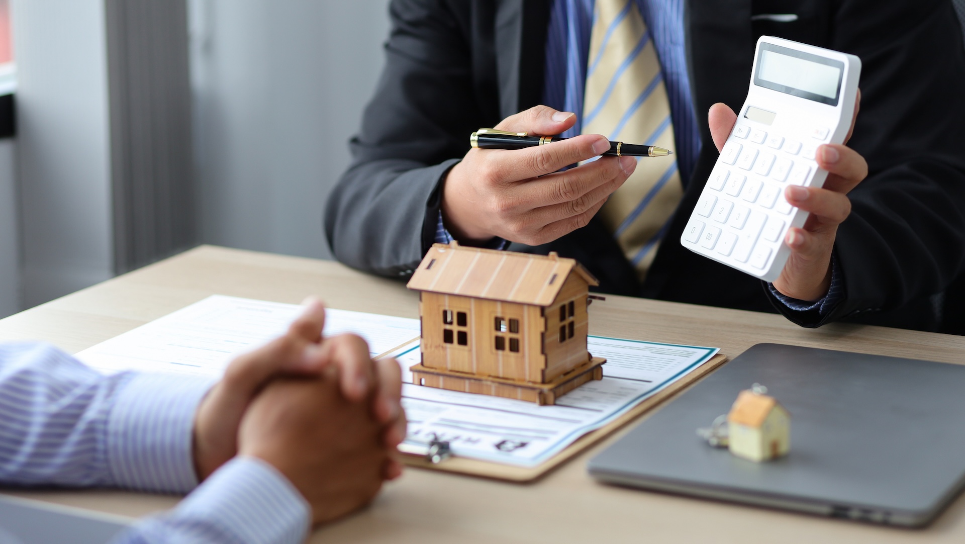 Michigan homebuyer asks if $725K is too much, gets one general home-buying rule for variable income