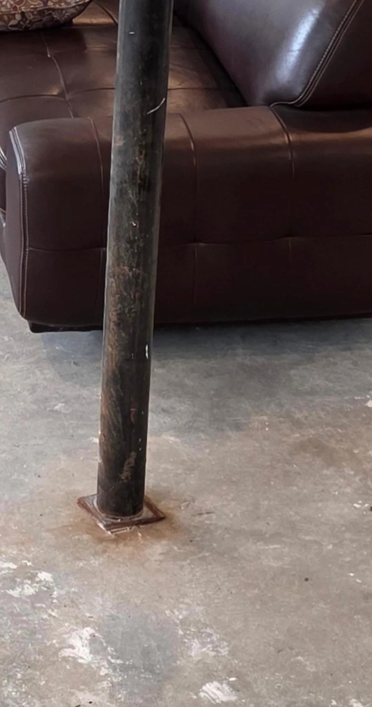 A basement support column without an anchor. 