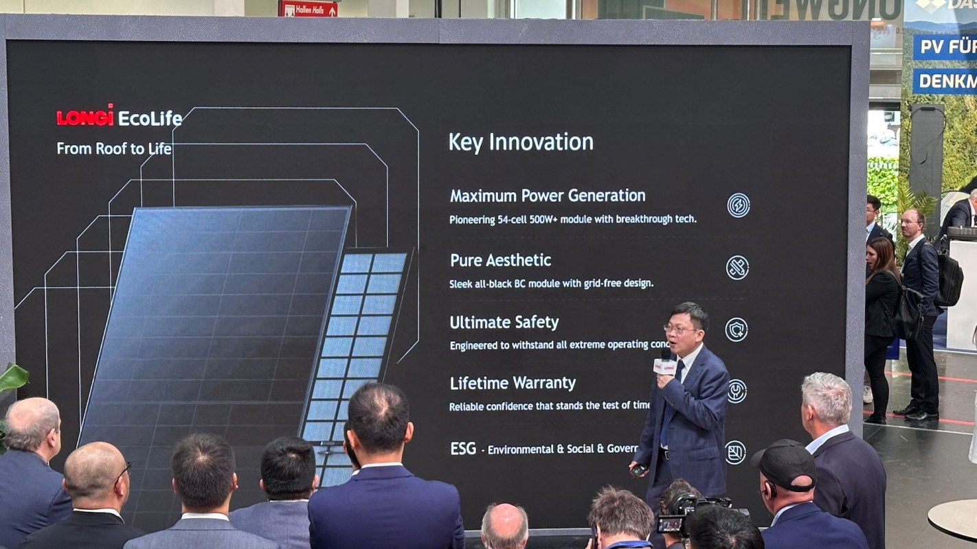 A presenter discusses LONGi solar cells.
