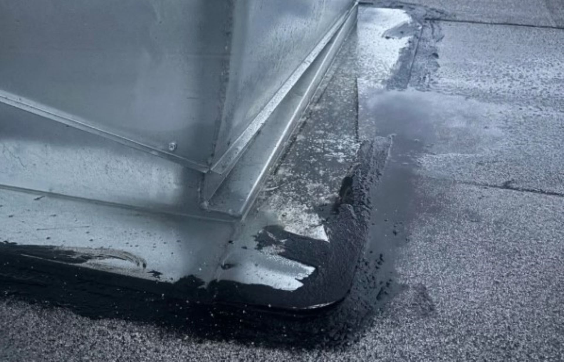 Los Angeles homeowner wakes to ceiling leak after rooftop HVAC install, says contractor ghosted