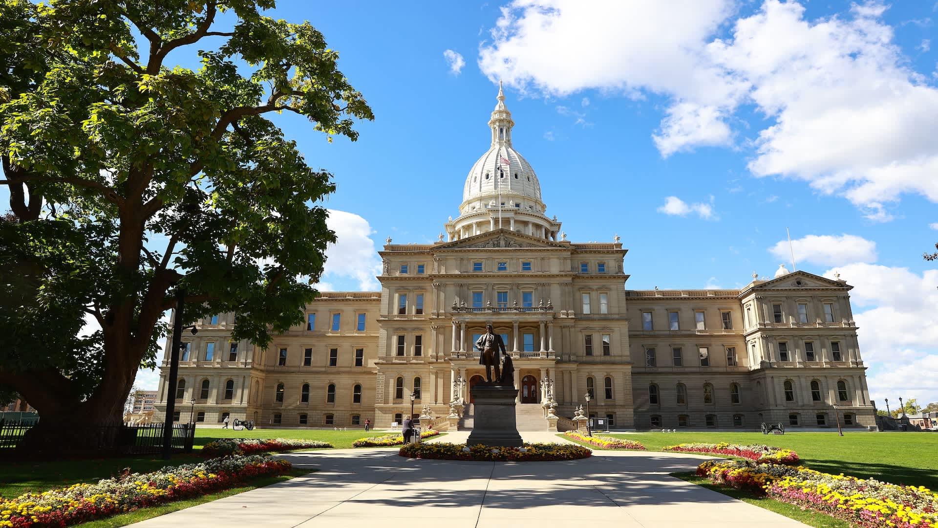Michigan Senate Democrats seek hourly payouts for utility customers hit by long blackouts