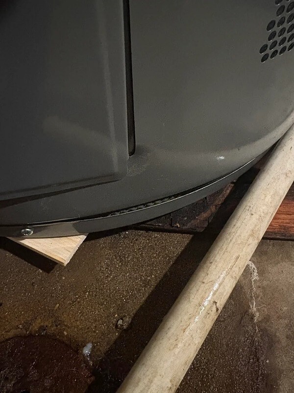 A paper towel is positioned near a metal container and a wooden surface.