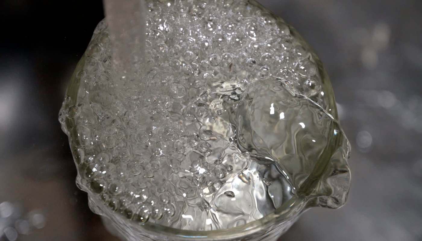 Water bubbles in a glass.