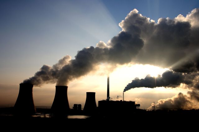 A power plant creating air pollution.