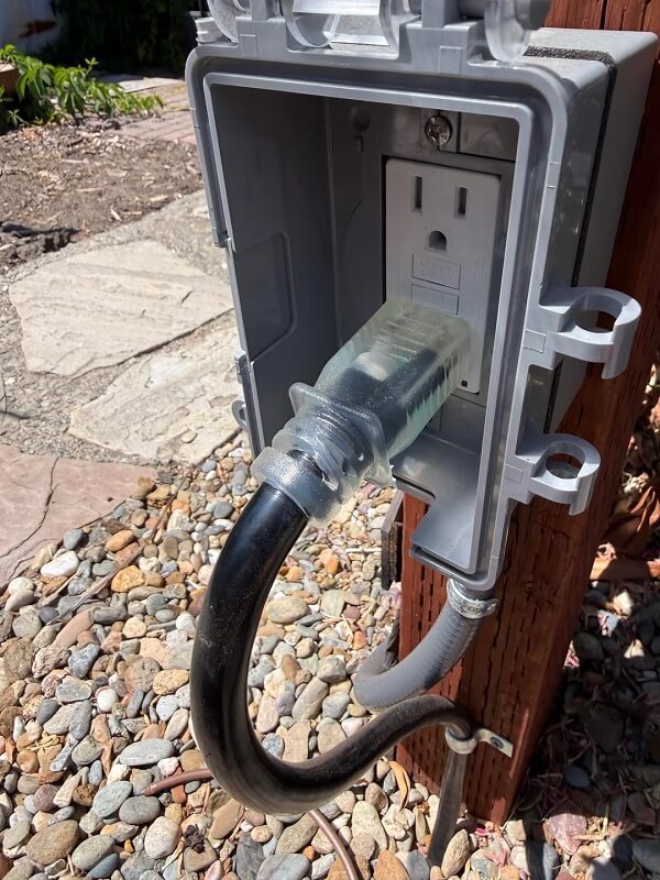 California DIYer installs $1,200 plug-in solar array, says its value ...