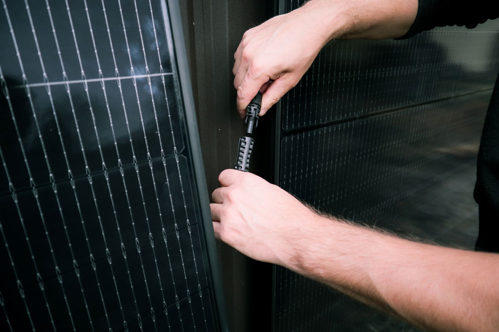 California DIYer installs $1,200 plug-in solar array, says its value ...