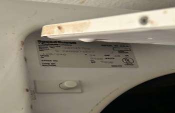 A Speed Queen appliance nameplate with model, serial number, and specifications.