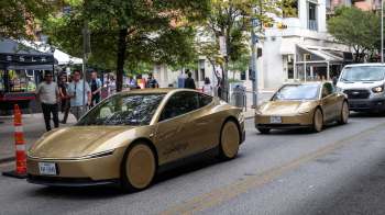 Tesla Cybercabs.