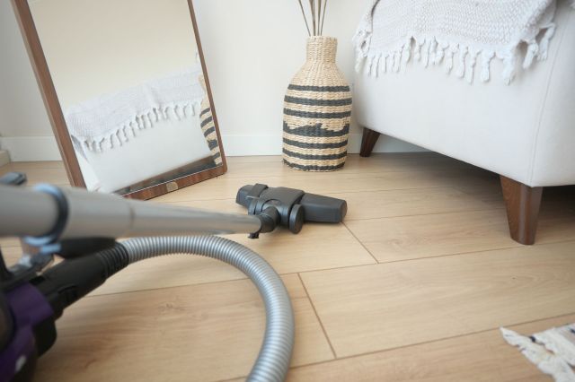 Vacuum user learns hidden wand collar fixes carpet drag after years of cleaning on 'hard mode'