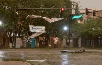 Hurricane Isaias wind and rain at a main street intersection in Escambia County Florida
