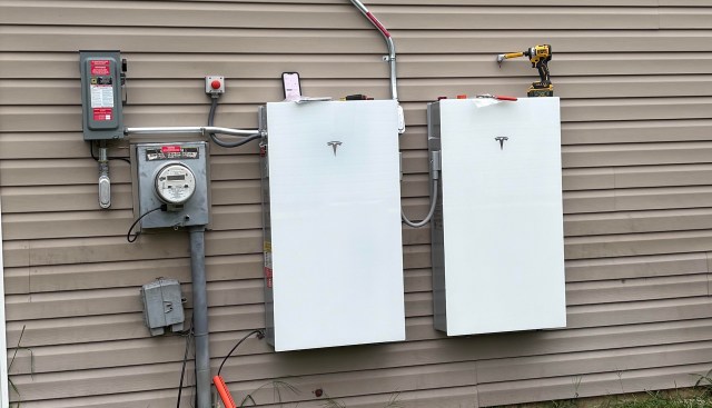 24 panels, 1 Powerwall, and just 1 hour offline: Tesla install wraps in a single day