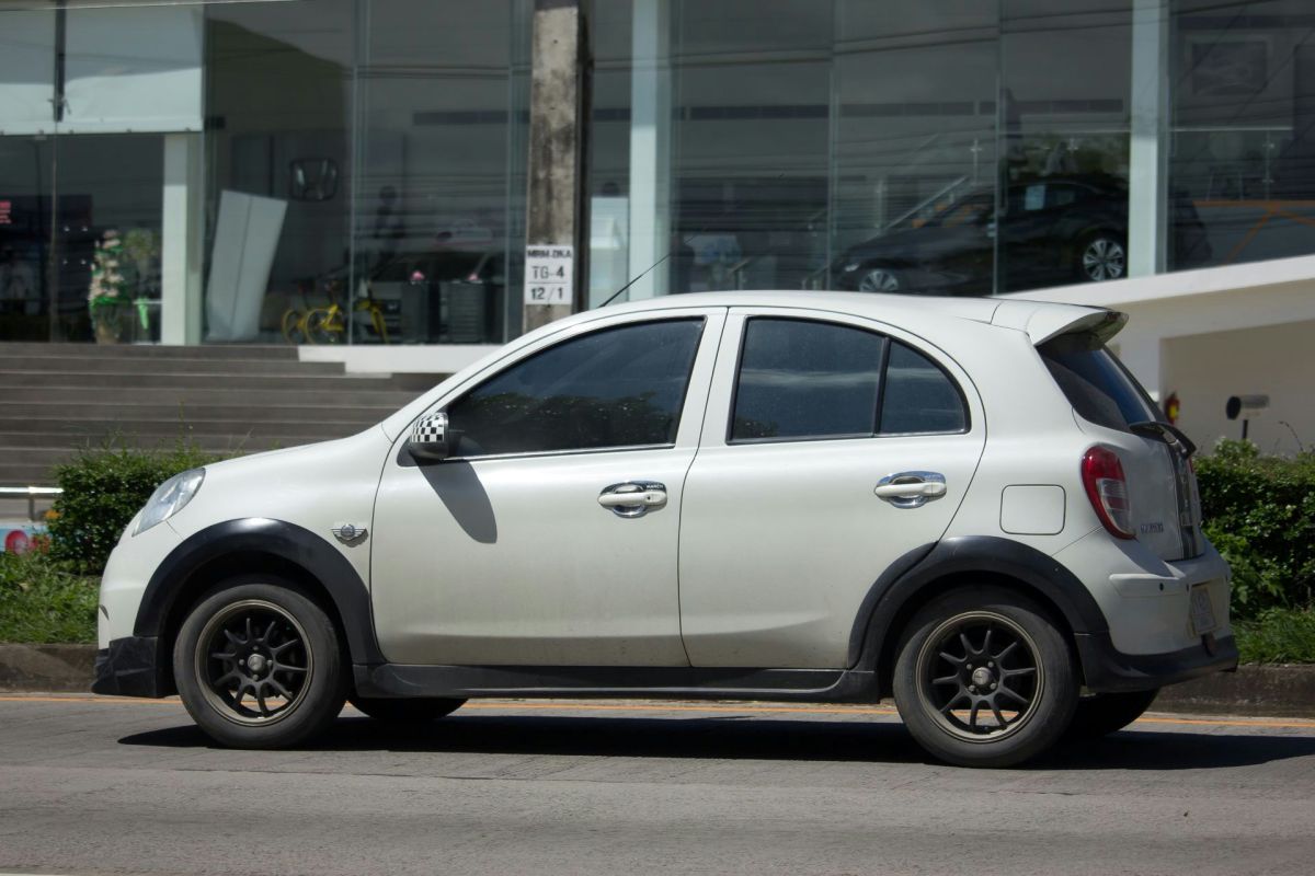 A white EV.