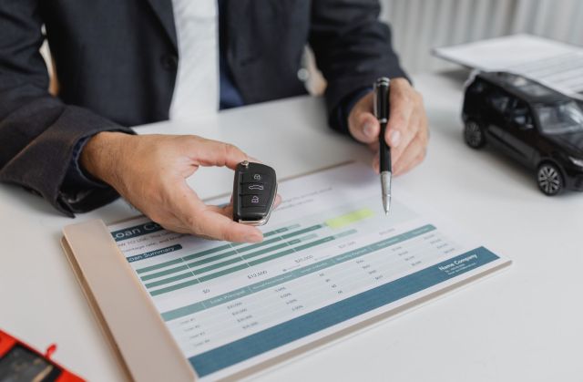A person showing car loan options.