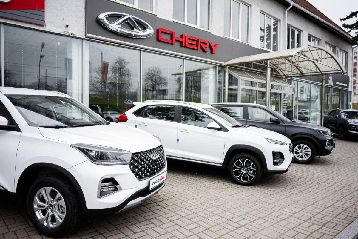 EVs in front of a Chery dealership.