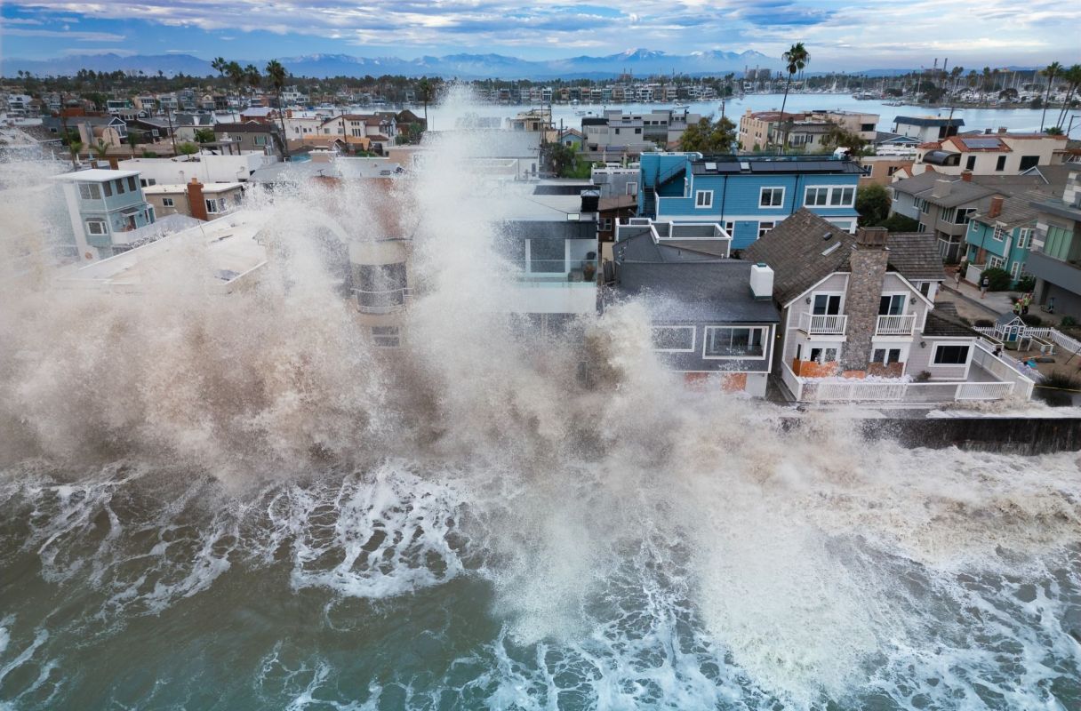 Ocean spray covering homes.