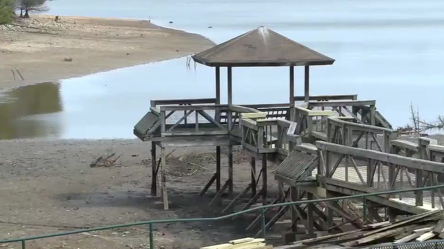 A pier over a dried up shoreline.