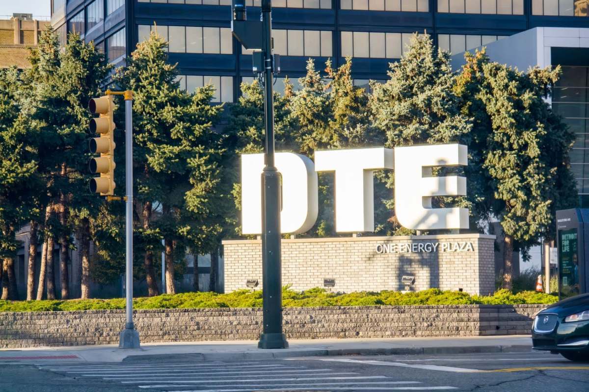 A DTE Energy sign outside of a building.