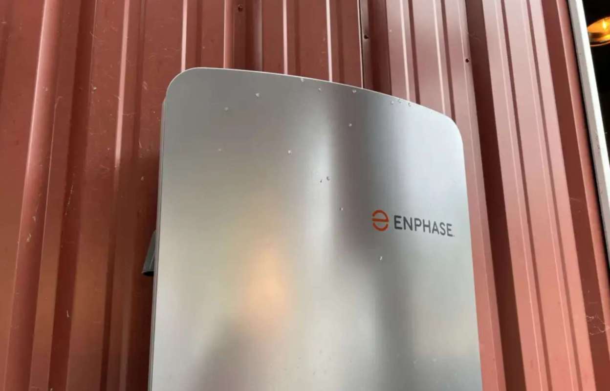 An Enphase battery.