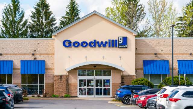 Goodwill shopper nabs Gloster teak set for $75, learns one chair can top $2,000