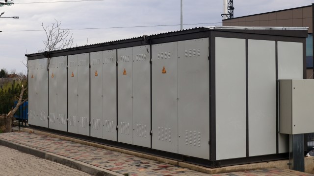 Australia hits 100 community batteries, and its renewable energy agency funds 3 more rooftop solar storage projects