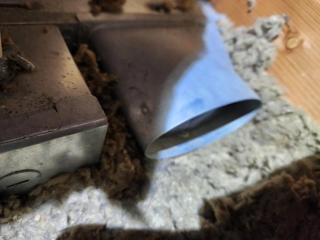 A disconnected duct.
