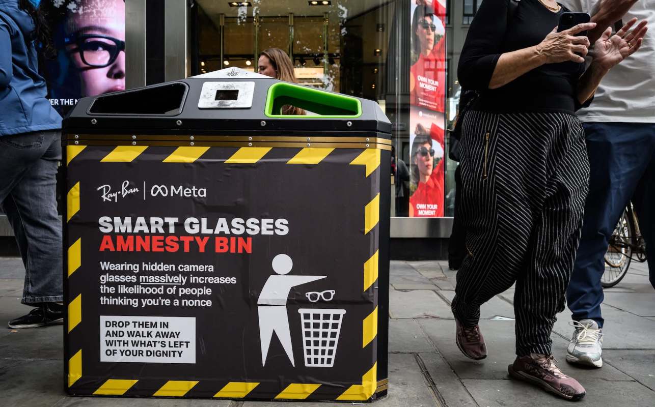 An anti-Smart Glasses sign on a trash bin.