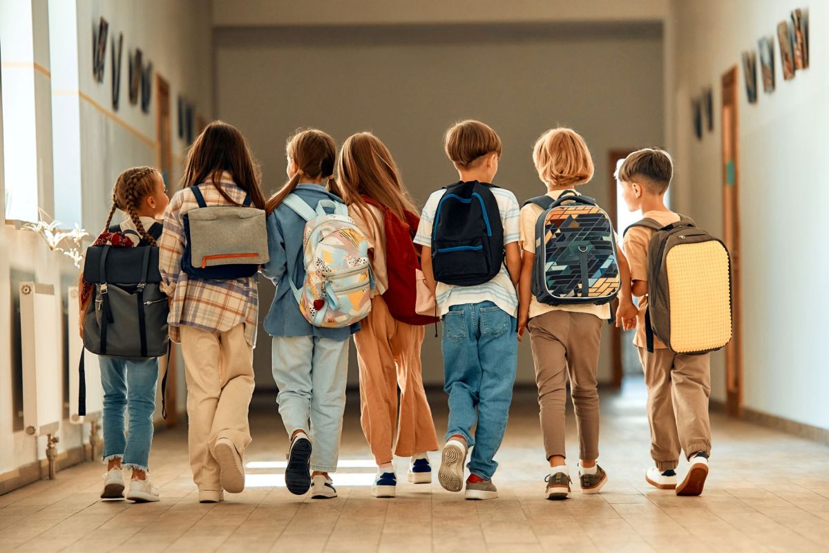 School kids walking down a hallway.