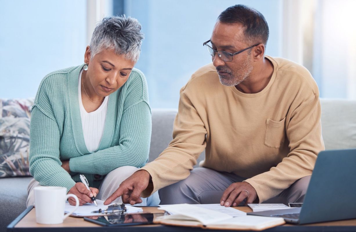 A senior couple calculating a budget.