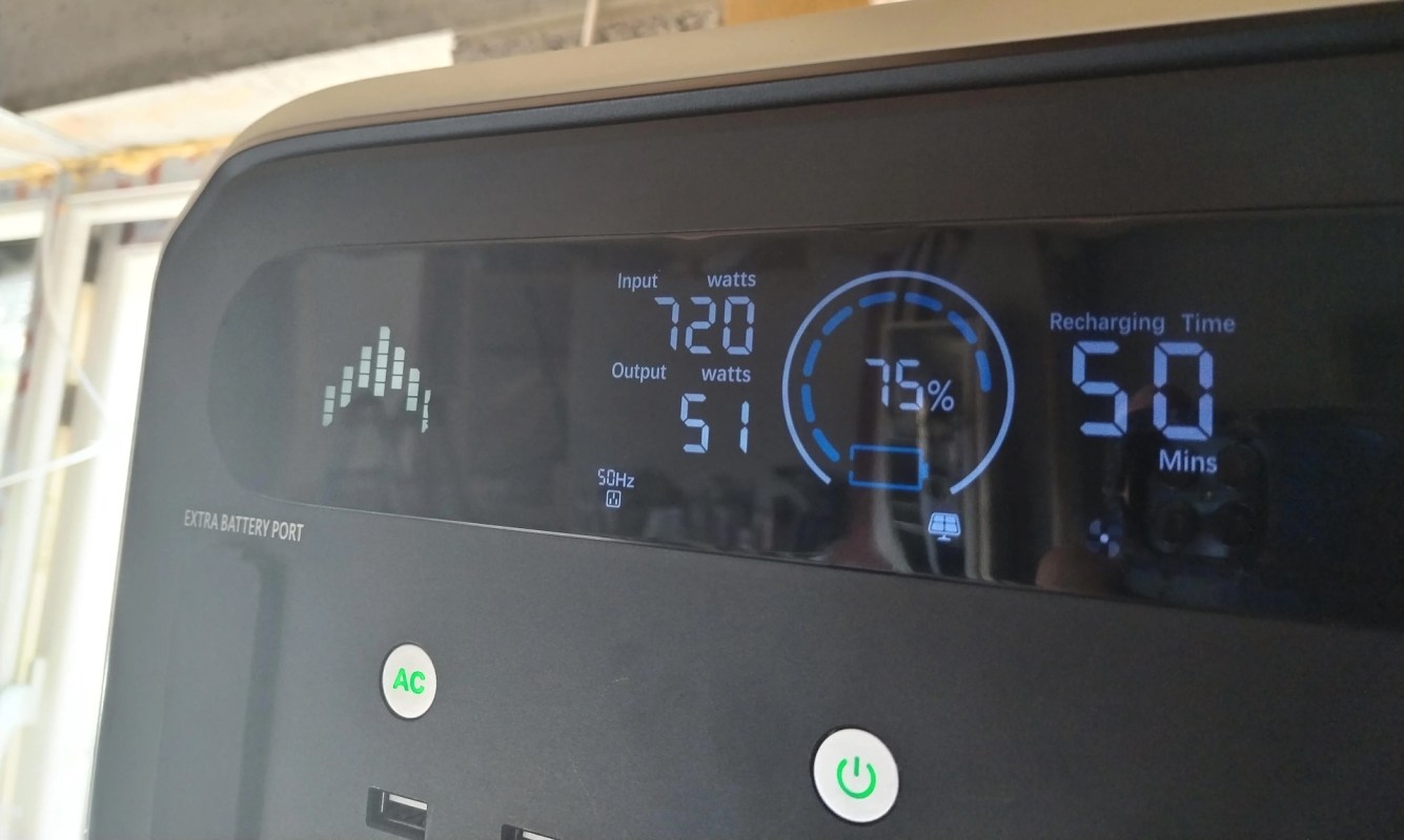 A power management display showing input/output watts, battery percentage, and recharging time.
