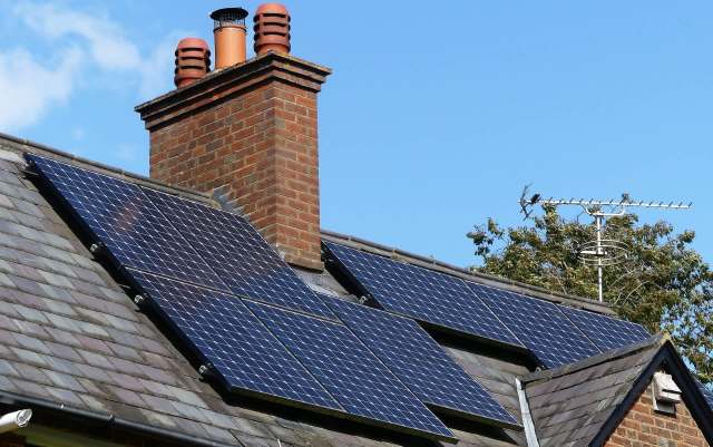 UK buyer asks about solar remorse, owners say bills fell fast, but export payouts lag
