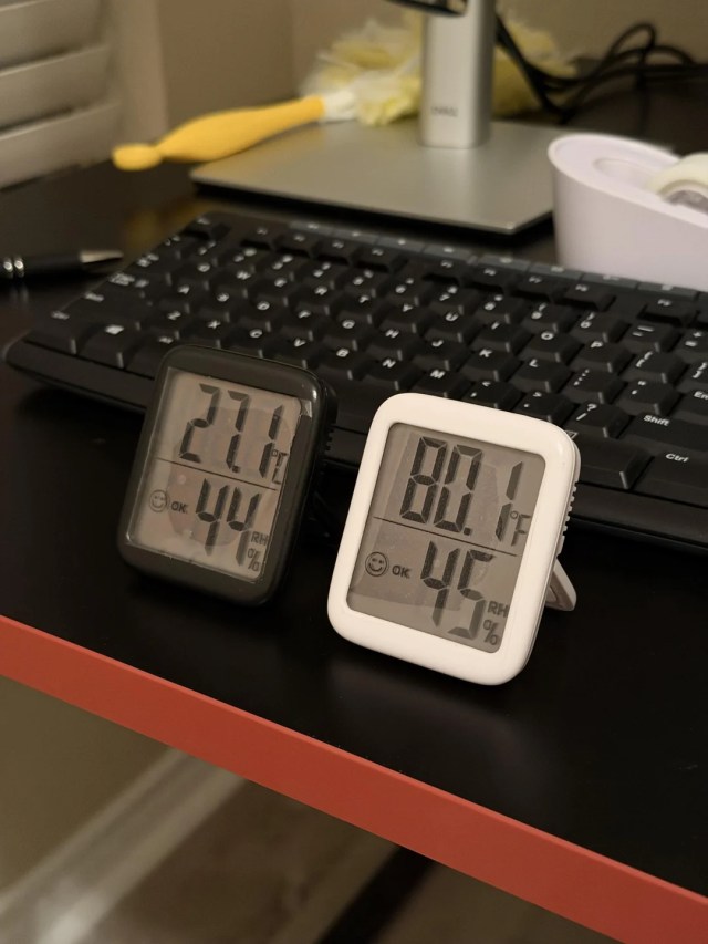 Side-by-side desktop thermostats showing temperatures of 27.1 degrees Celsius and 80.1 degrees Fahrenheit