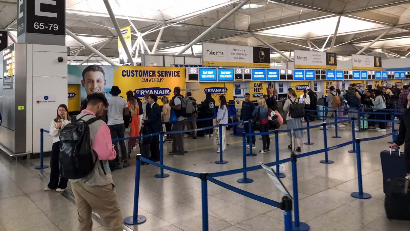 A crowded Ryanair check-in.