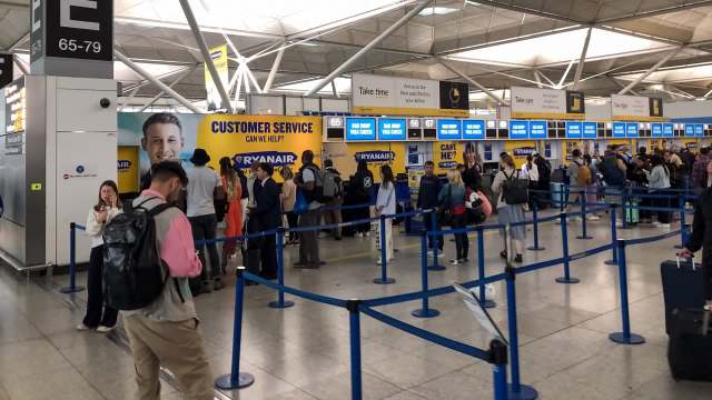 UK moves to stop airlines from splitting families, charging for booking name fixes