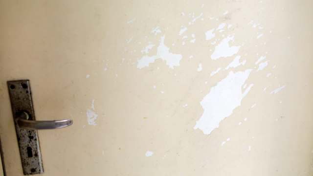 Homeowner keeps finding wall scuffs, then DIYers share a fast fix to skip the paint can